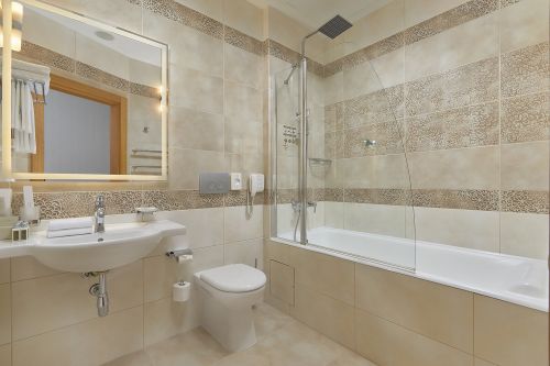 Делюкс с большой кроватью и диваном